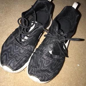 Black and white zig zag Nike’s